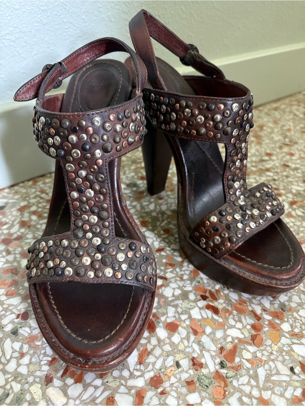 FRYE Women's Brown Genuine Leather & Wood Studded Stacked High Heel Sandals 8.5